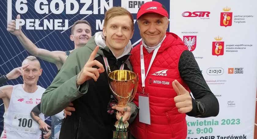 Mateusz Dajnowski i Paweł Żuk - organizator biegu w Warszawie (arch. prywatne zawodnika).