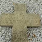 Krzyż na cmentarzu w Lichnowach z napisami  R. Baumann 12.11.1913 – 1.9.1939. Fot. A....