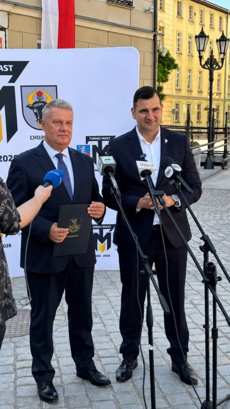 Chojnice i Dzierżoniów podpisały umowę partnerską. Adam Kopczyński zdradza szczegóły współpracy