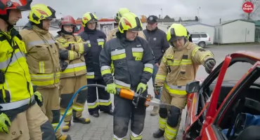 Jak strażacy rozcinają auta? Tak ratuje się ludzkie życie