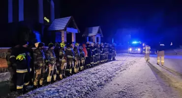 Nocna akcja poszukiwawcza w Ostrowitem. 47-latek odnaleziony dzięki szybkiej reakcji służb