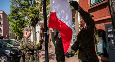 Wspólne świętowanie Dnia Flagi w Chojnicach. Będą rozdawane biało-czerwone flagi