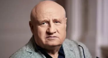 Autor bestsellerowych thrillerów odwiedzi dziś Chojnice