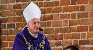 Biskup Ryszard Kasyna wydał ważną decyzję na majówkę. W piątek można jeść mięso