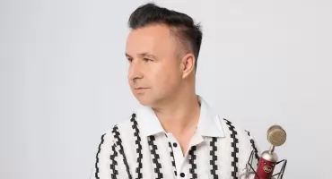 Grzegorz Niemczyk zaśpiewał utwór Violetty Villas z okazji Dnia Matki
