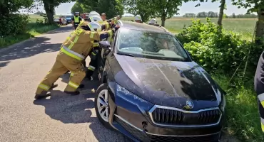 Nieudany manewr wymijania przyczyną stłuczki. Kolizja skody i toyoty