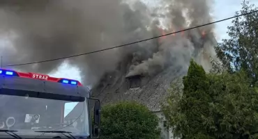 Strażacy walczyli z żywiołem przez pięć godzin. Lokatorzy stracili wszystko w jeden poranek