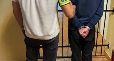 Myślał, że nikt go nie widzi. Kamery i dzielnicowi namierzyli amatora cudzych pieniędzy