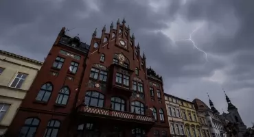 Nadciąga uderzenie żywiołu. Sprawdź, w jakich godzinach pogoda w regionie będzie najgorsza
