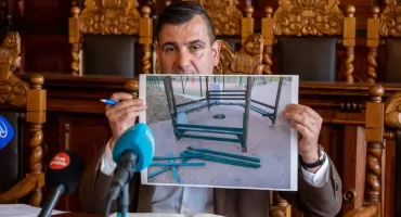 Zniszczył drewnianą altanę na placu zabaw w Chojnicach. Adam Kopczyński zapowiada surowe konsekwencje dla 30-letniego wandala