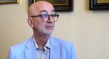 Robert Wajlonis wyjaśnia zamieszanie wokół stawek za wjazd i pomniki na cmentarzu