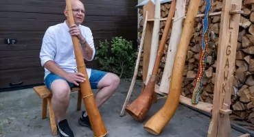 Przemysław Tojza buduje bazuny i ligawki. Brzmienie sprzed wieków ożywa na Pomorzu