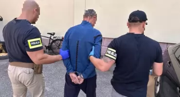Chojniccy policjanci zatrzymali 48-latka podejrzanego o rozbój i kradzież zuchwałą