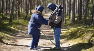 Jakie wyposażenie warto mieć podczas regularnych marszów?