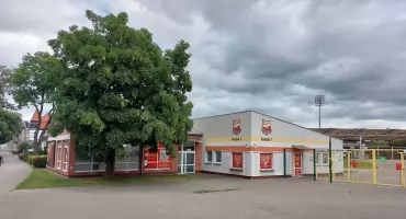 Nagły zwrot akcji w Chojnicach: Rezygnacja klubu otwiera drzwi dla zapomnianych inwestycji!