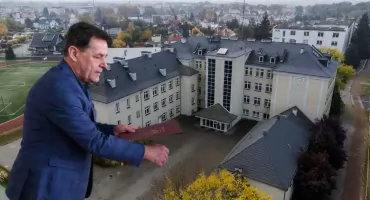 Arseniusz Finster ujawnia koszty remontów w szkołach. Miliony złotych w grze