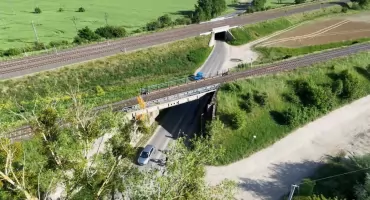 Wiszące blachy i remont PKP. Poważne utrudnienia na trasie do Ogorzelin i Angowic